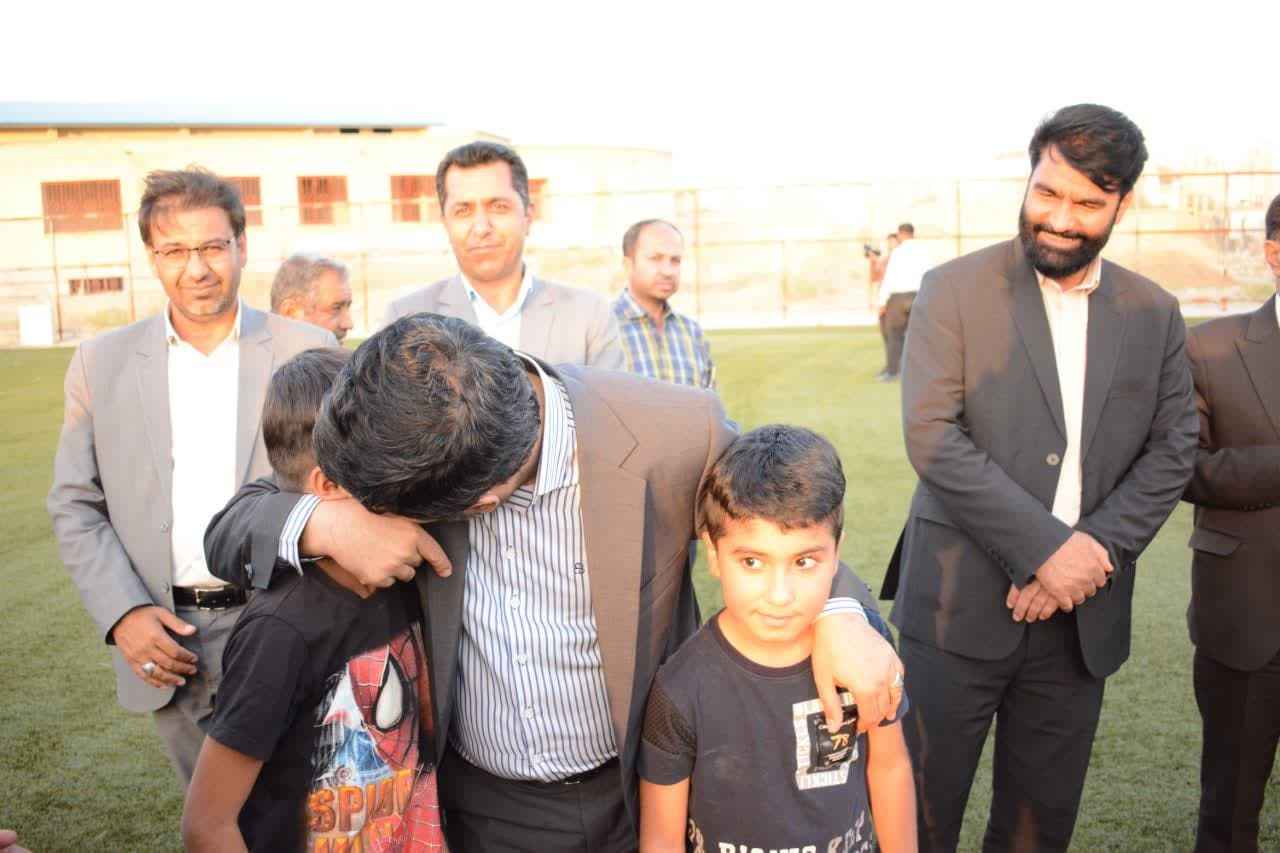 افتتاح چمن مصنوعی شهدای دانش‌آموز گچساران با مساحت ۶ هزار و ۴۰۰ مترمربع